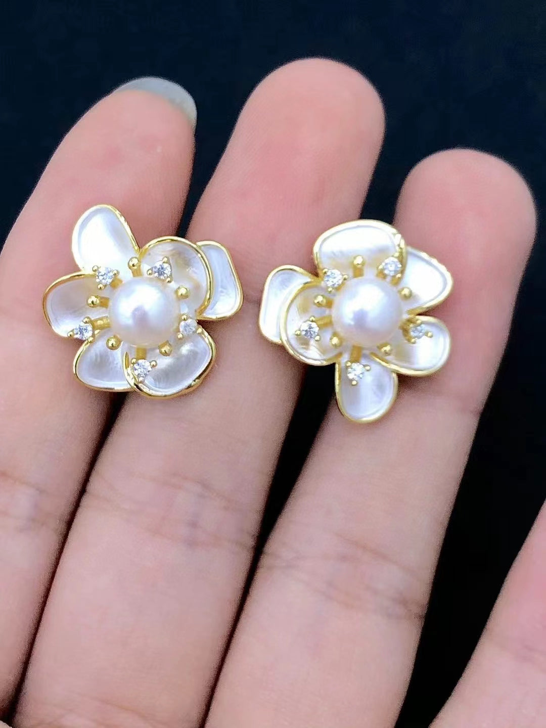 AAA2409 Freshwater Pearl Flowers Earrings for festival party daily with verification Mather's day Christmas day Valentine's Day Gift